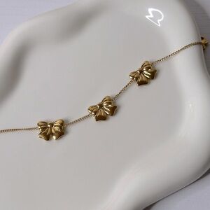 18KGP Bow Bracelet